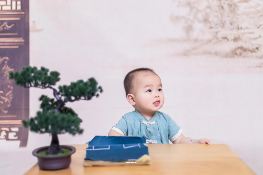 兴化怀孕肚子中间凹两边凸